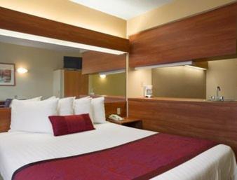 Suite - Disability Access/Non-Smoking at Days Inn & Suites by Wyndham Lafayette IN