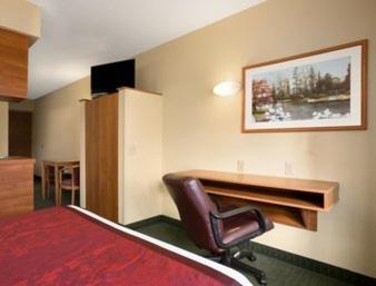 Suite - Disability Access/Non-Smoking at Days Inn & Suites by Wyndham Lafayette IN