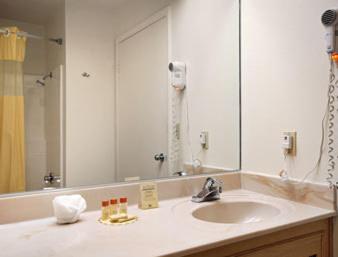 Business Queen Room Non Smoking at Days Inn by Wyndham Riverside Tyler Mall