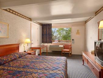 King Room - Non-Smoking at Ramada Limited Cockeysville