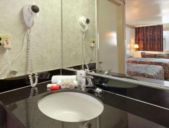 King Room - Non-Smoking at Ramada Limited Cockeysville