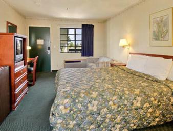 Deluxe King Suite - Non-Smoking at Days Inn by Wyndham Orange Anaheim