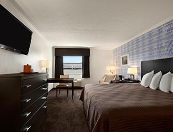Deluxe King Room - Non-Smoking at Travelodge by Wyndham Hubbard OH