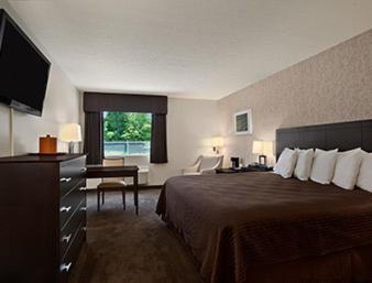 Deluxe King Room - Non-Smoking at Travelodge by Wyndham Hubbard OH
