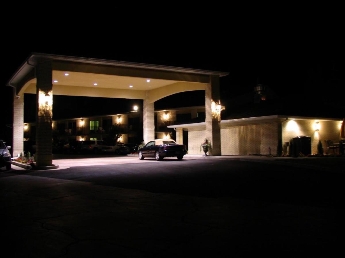  | River Terrace Inn