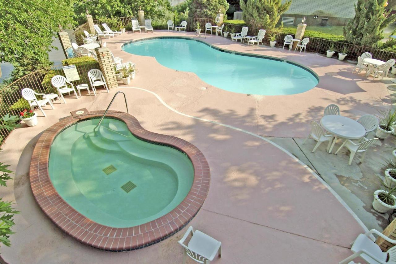  | River Terrace Inn