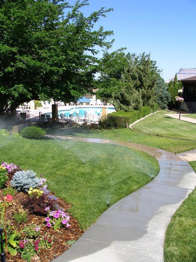  | River Terrace Inn