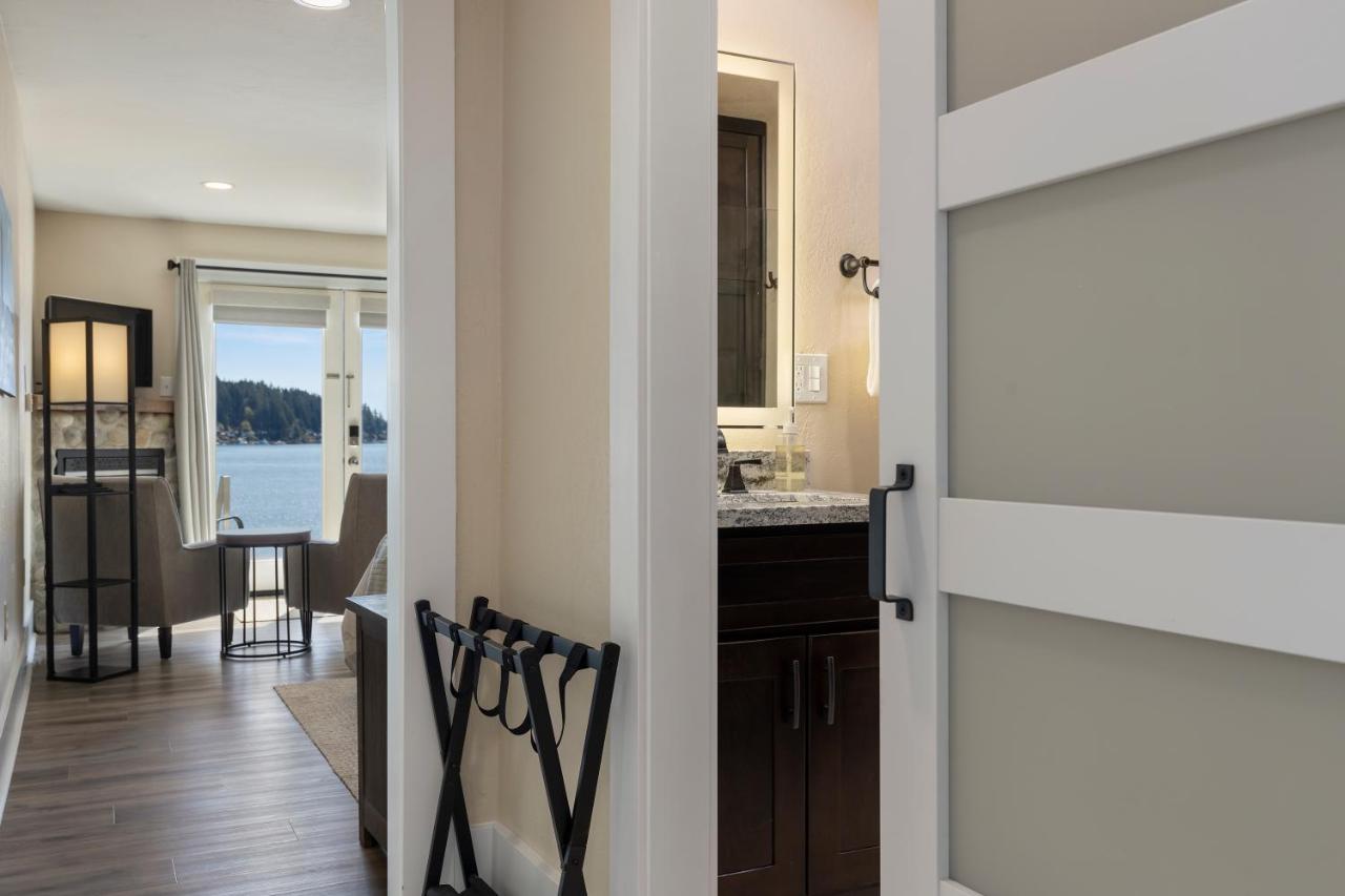 | Waterfront Inn