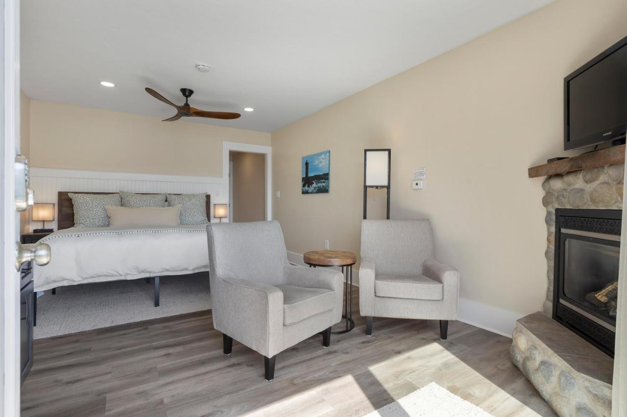 | Waterfront Inn