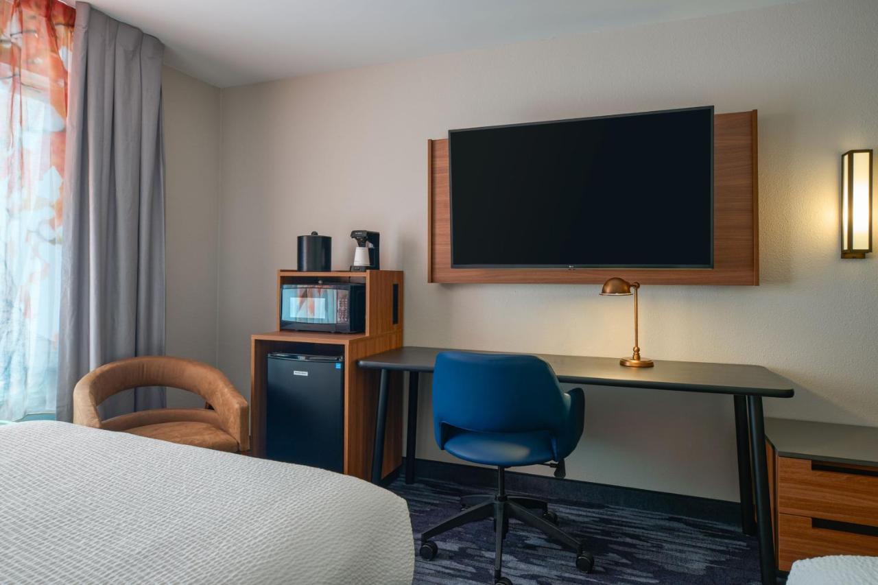 | Fairfield Inn and Suites by Marriott Winchester