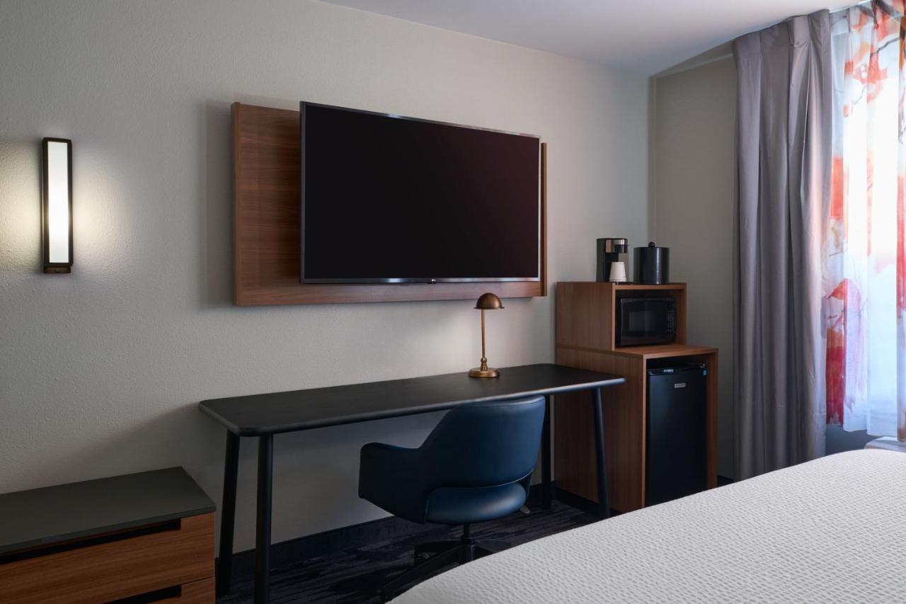 | Fairfield Inn and Suites by Marriott Winchester
