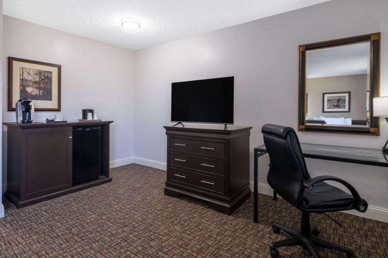 King Room with Water View - Non-Smoking at Ramada by Wyndham Juneau