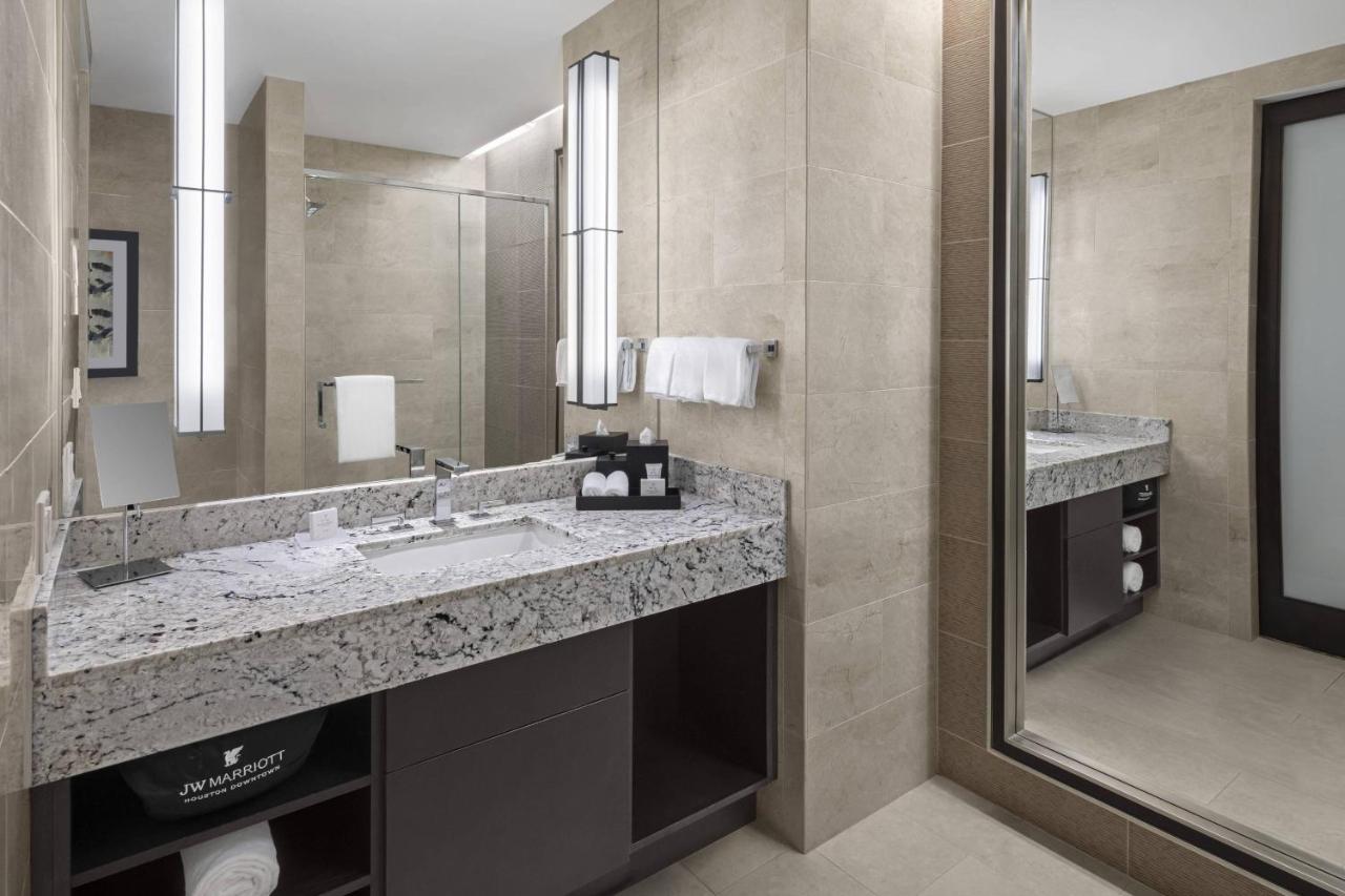 Deluxe King Room at JW Marriott Houston Downtown