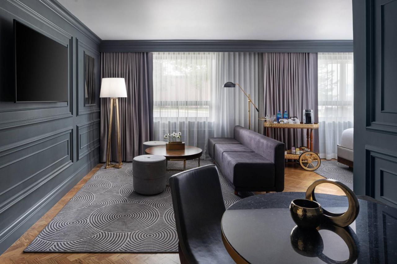 Premium King Jr. Suite, Junior Suite, 1 King at The Drake Oak Brook, Autograph Collection