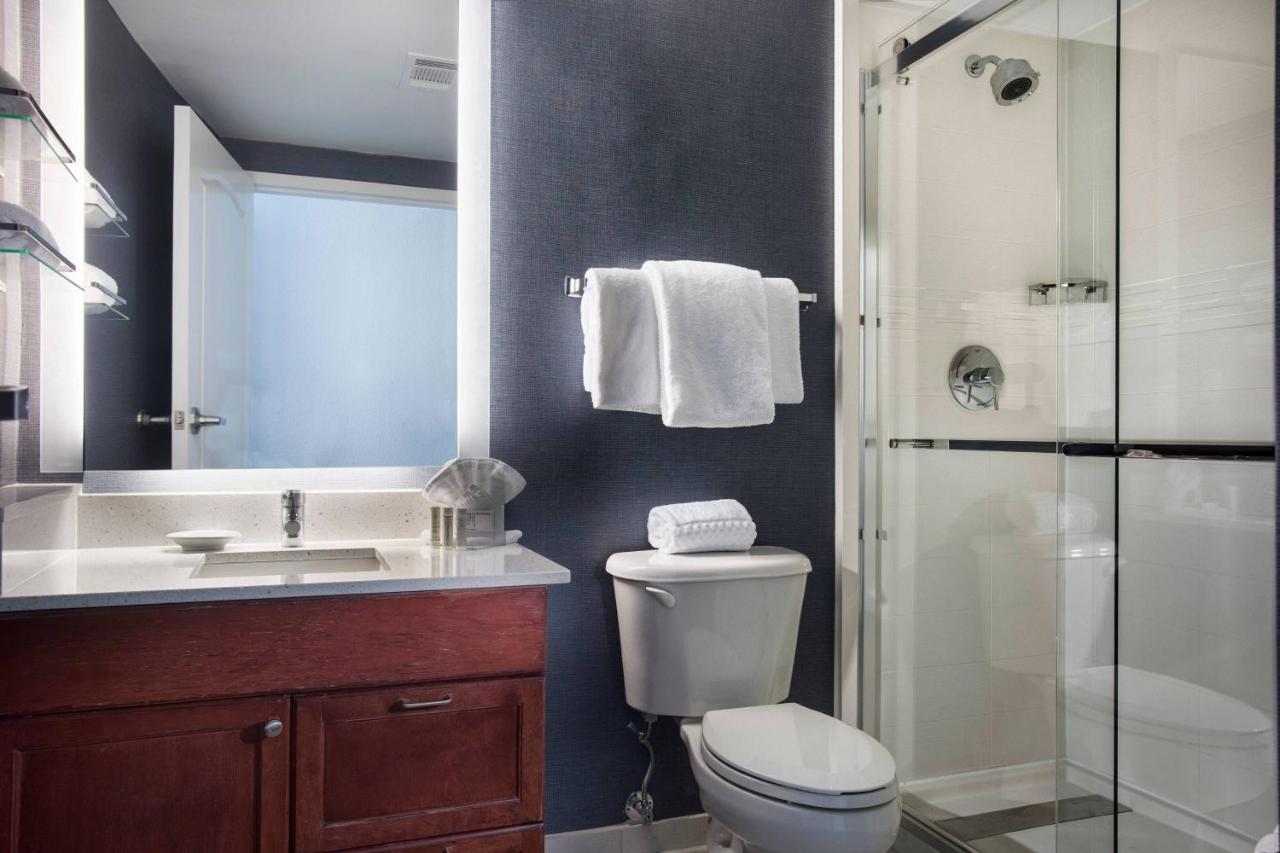 Queen Studio with City View at Residence Inn by Marriott Memphis Downtown
