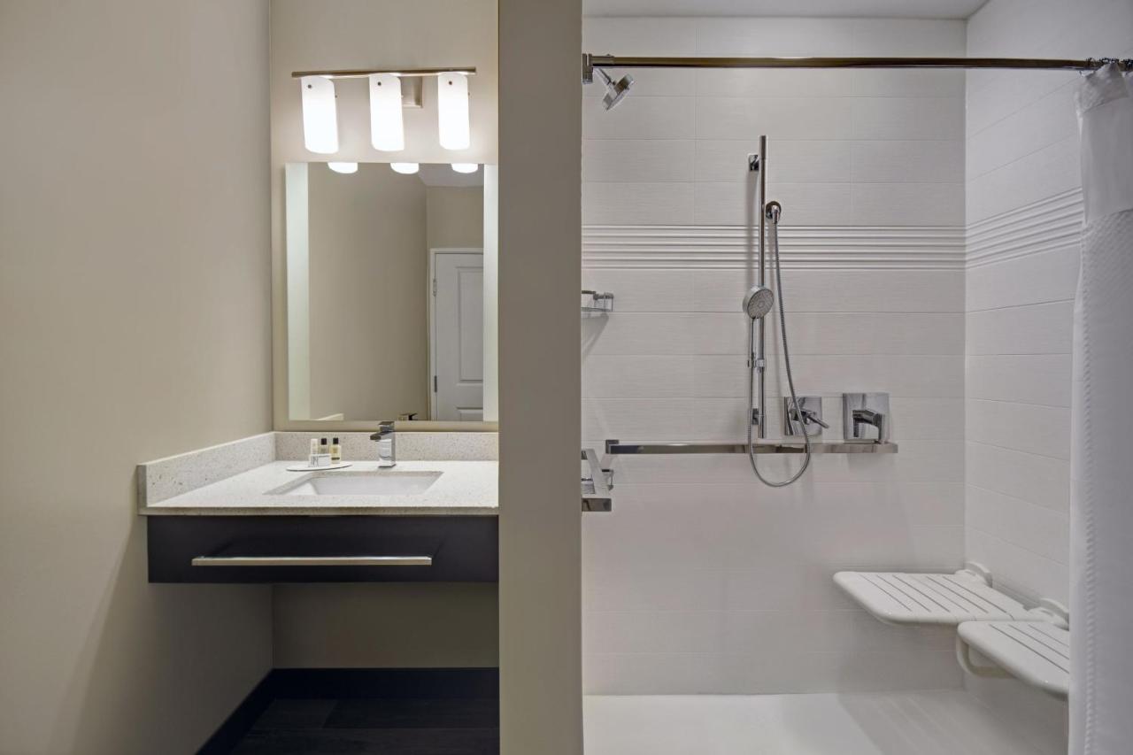 Queen Studio at TownePlace Suites by Marriott Grand Rapids Wyoming
