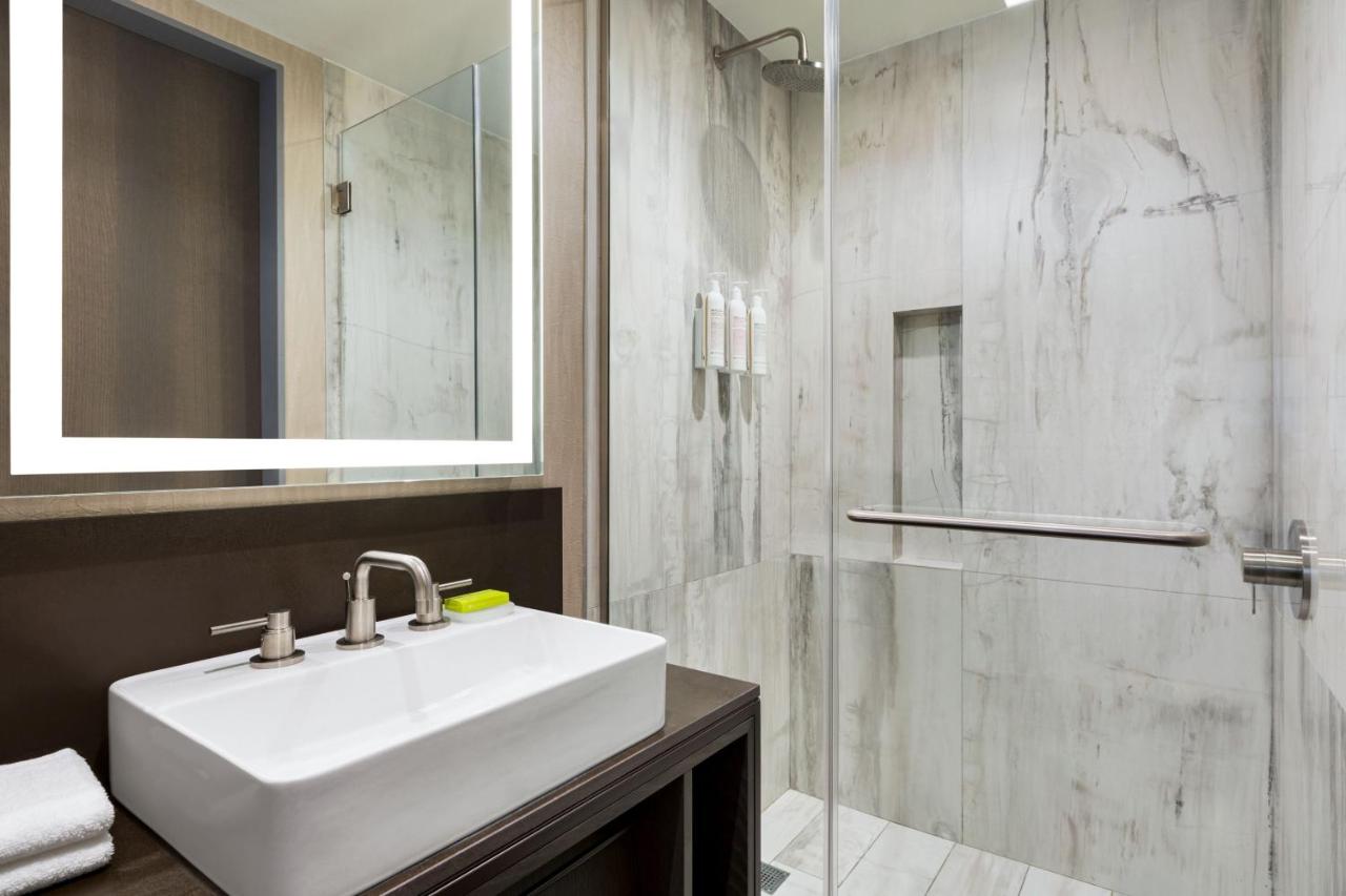 Executive Corner King Room at Le Meridien New York, Fifth Avenue