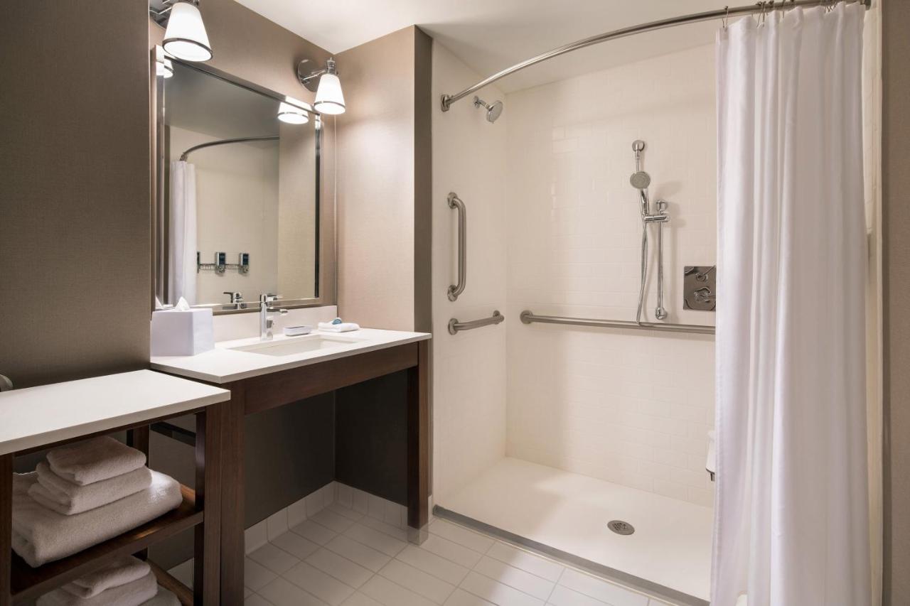 | Four Points By Sheraton At Phoenix Mesa Gateway Airport