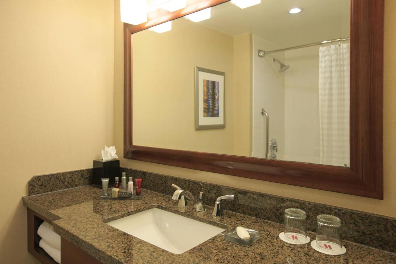 King Room at Gaithersburg Marriott Washingtonian Center