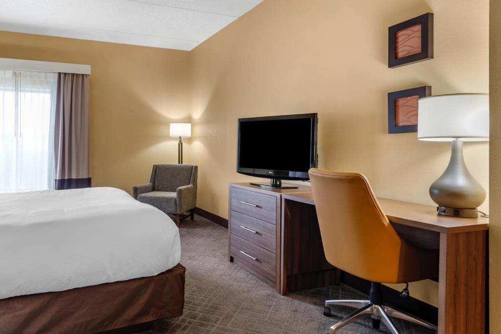 King Room - Accessible/Non-Smoking at Comfort Inn & Suites at Stone Mountain
