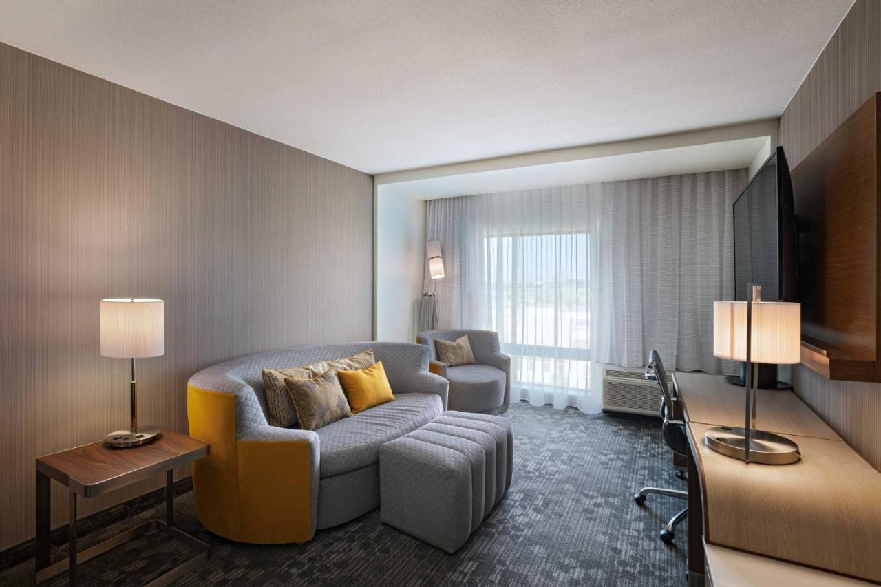 | Courtyard Dallas Grand Prairie