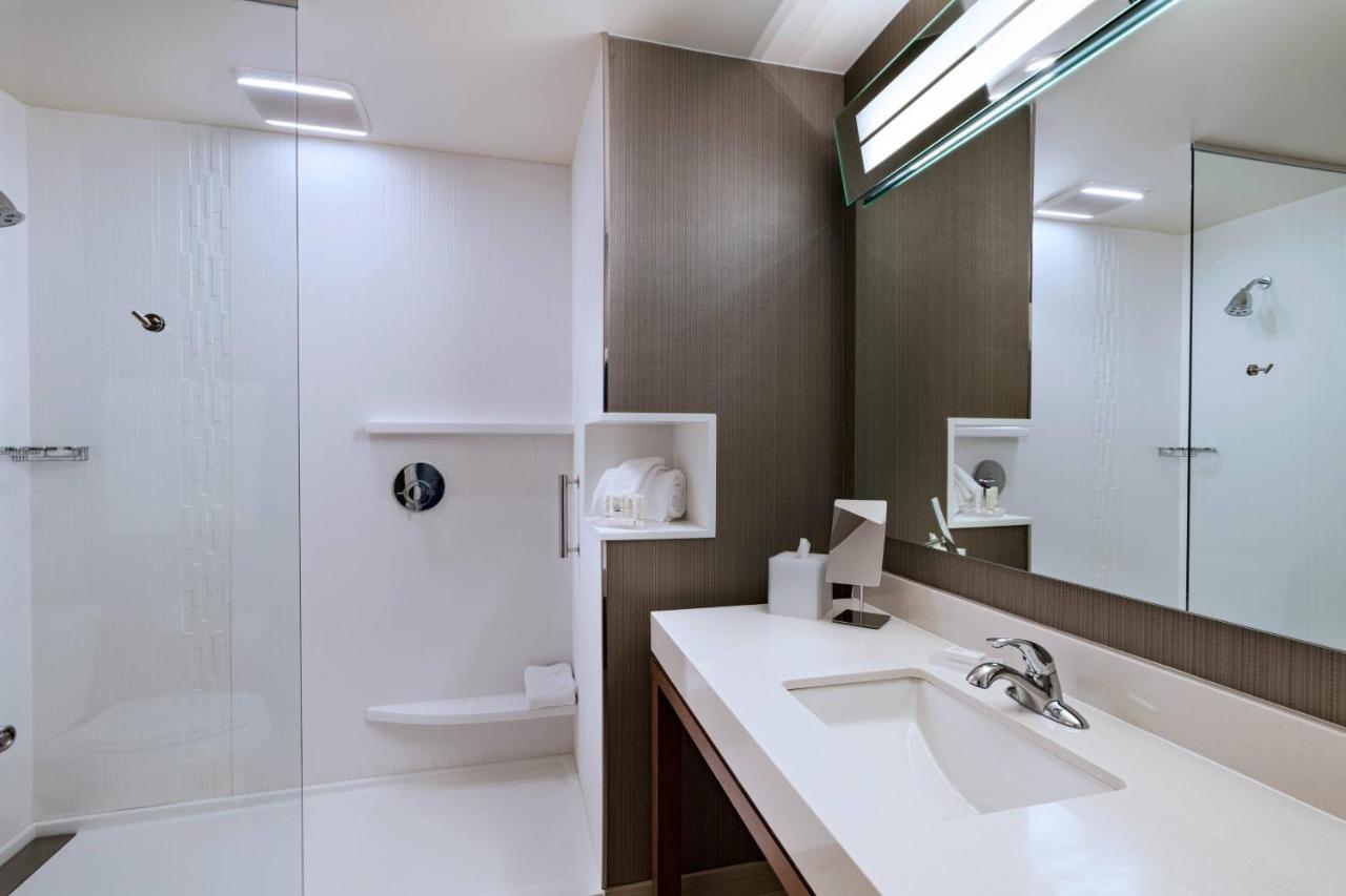 | Courtyard Dallas Grand Prairie