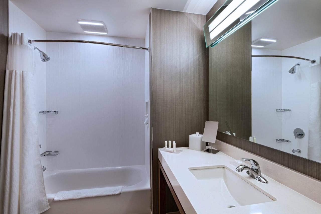 | Courtyard Dallas Grand Prairie