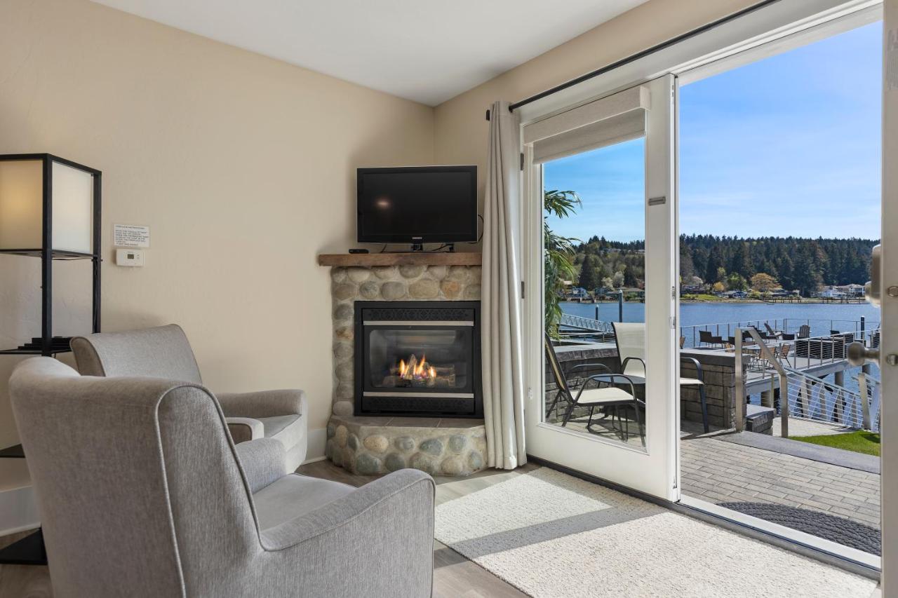 | Waterfront Inn