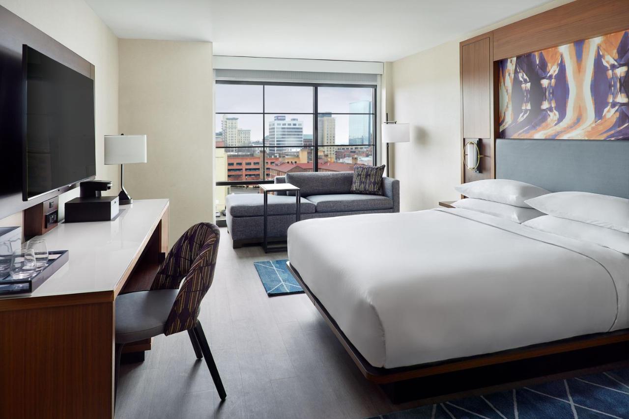 King Room with Sofa Bed and City View - Parkside at Marriott Knoxville Downtown
