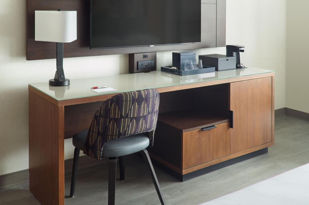 Executive Room - High Floor/Parkside at Marriott Knoxville Downtown