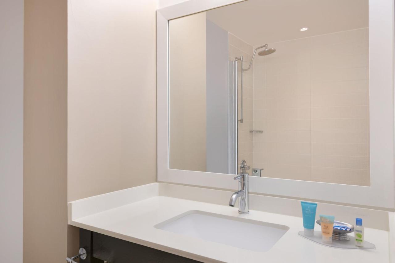  | Courtyard by Marriott New York JFK Airport