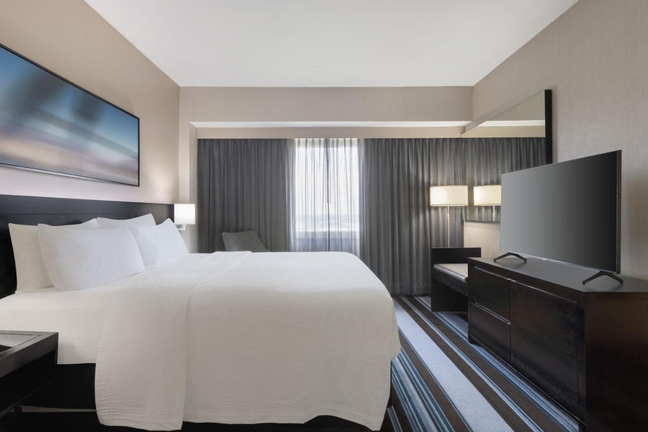 King Suite with Sofa Bed at Courtyard by Marriott New York JFK Airport