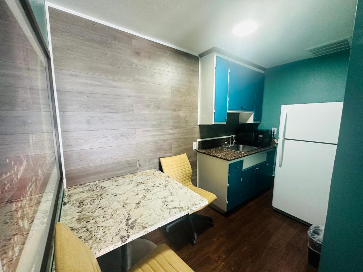 | Casa Blanca Inn & Suites Whittier