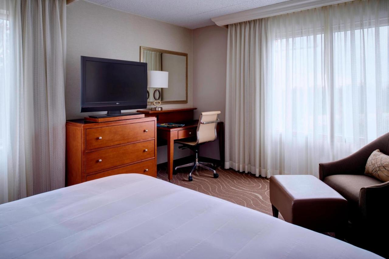 King Room at Detroit Metro Airport Marriott
