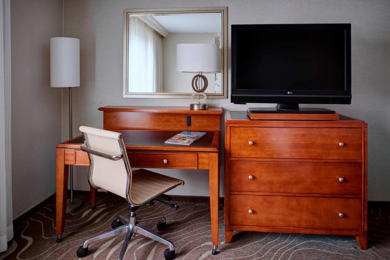 King Room at Detroit Metro Airport Marriott