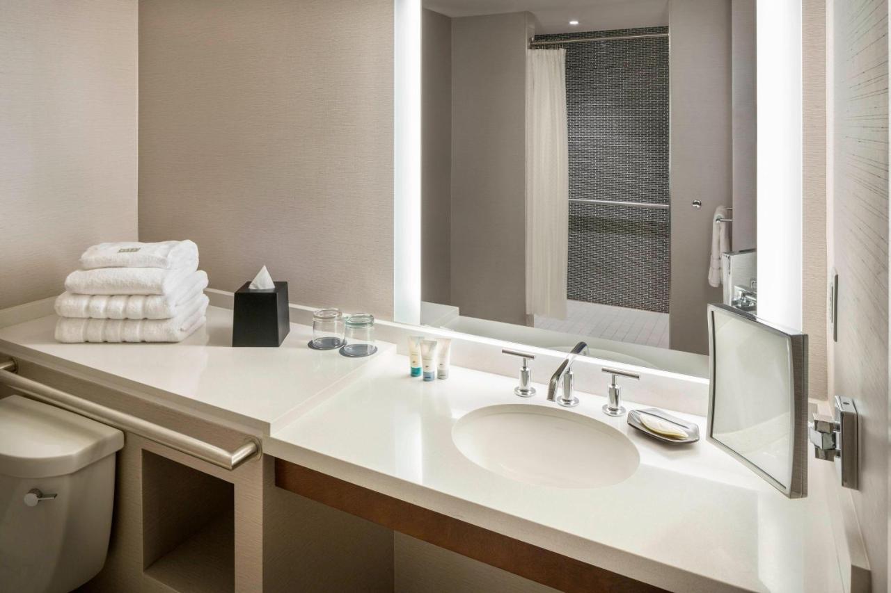 Guest room, 1 King, Park view at The Westin South Coast Plaza, Costa Mesa