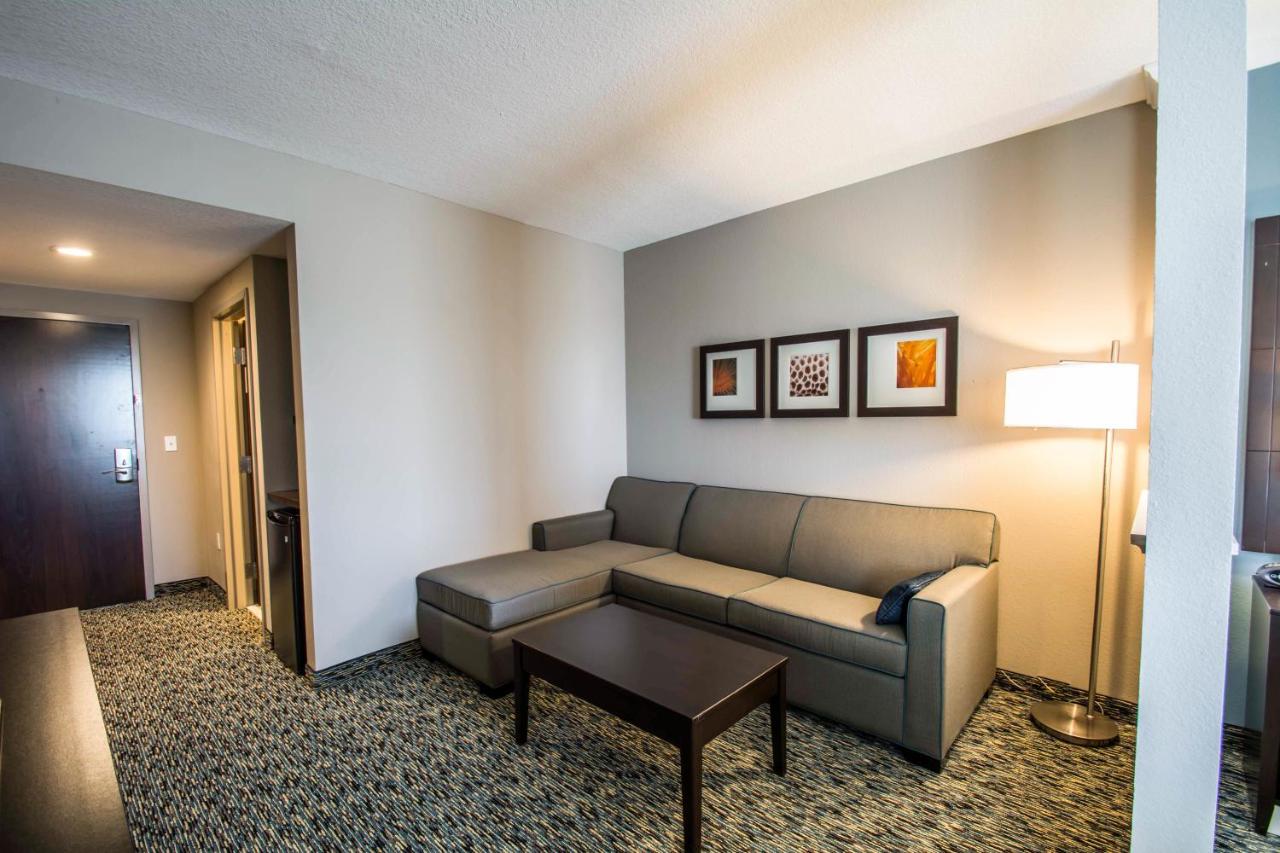 King Suite - Non-Smoking at Comfort Suites Fort Lauderdale Airport South & Cruise Port