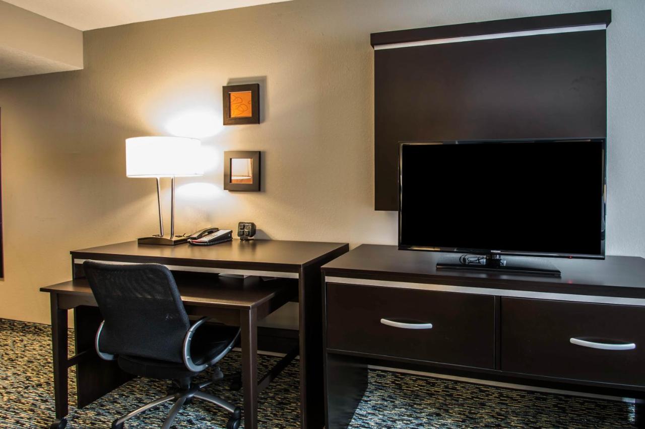 Queen Suite with two Queen Beds and Shower at Comfort Suites Fort Lauderdale Airport South & Cruise Port