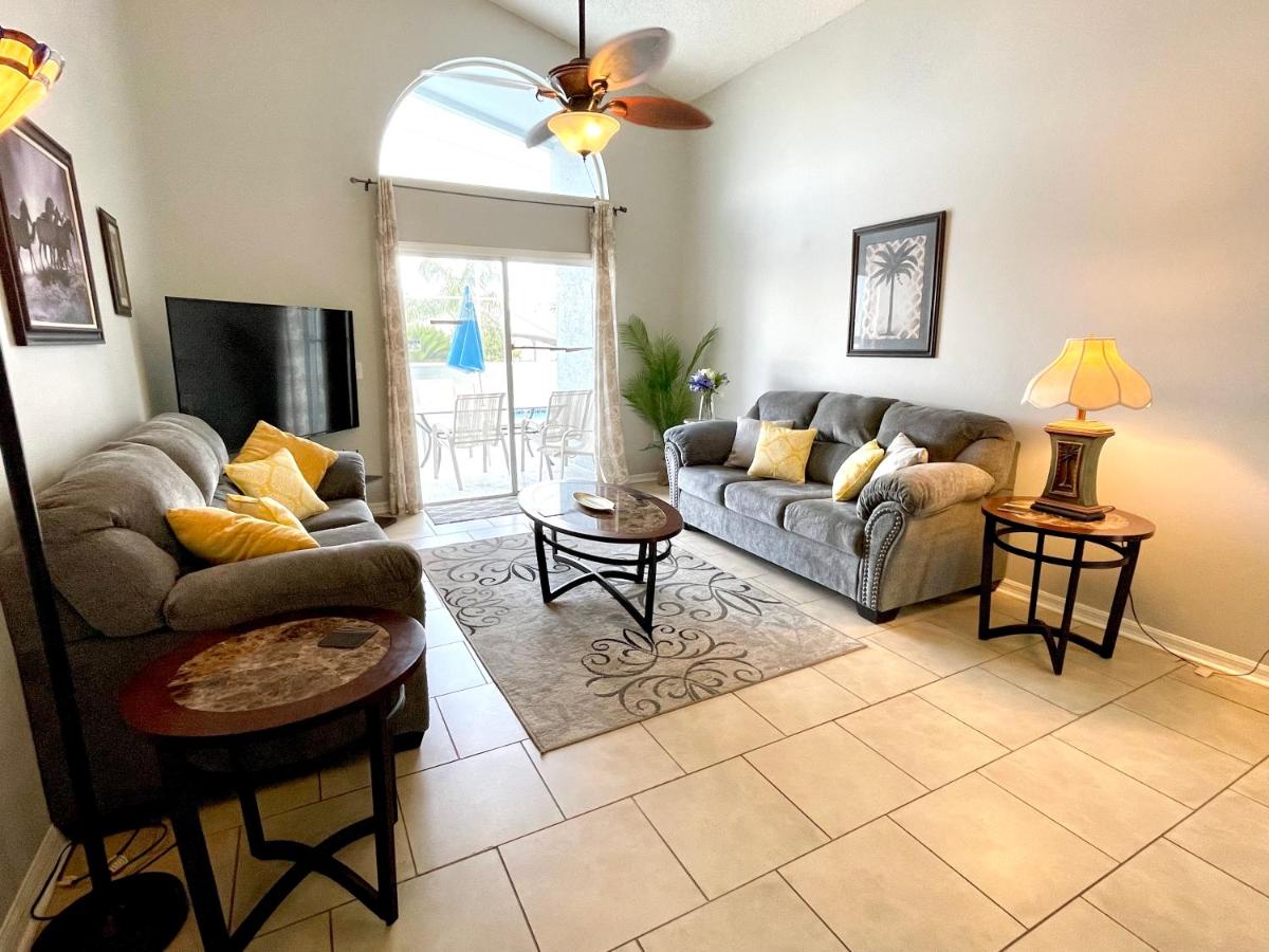 | Fabulous 4 Bedrooms Villa 3 Bath with Private Pool 15 Min to Disney