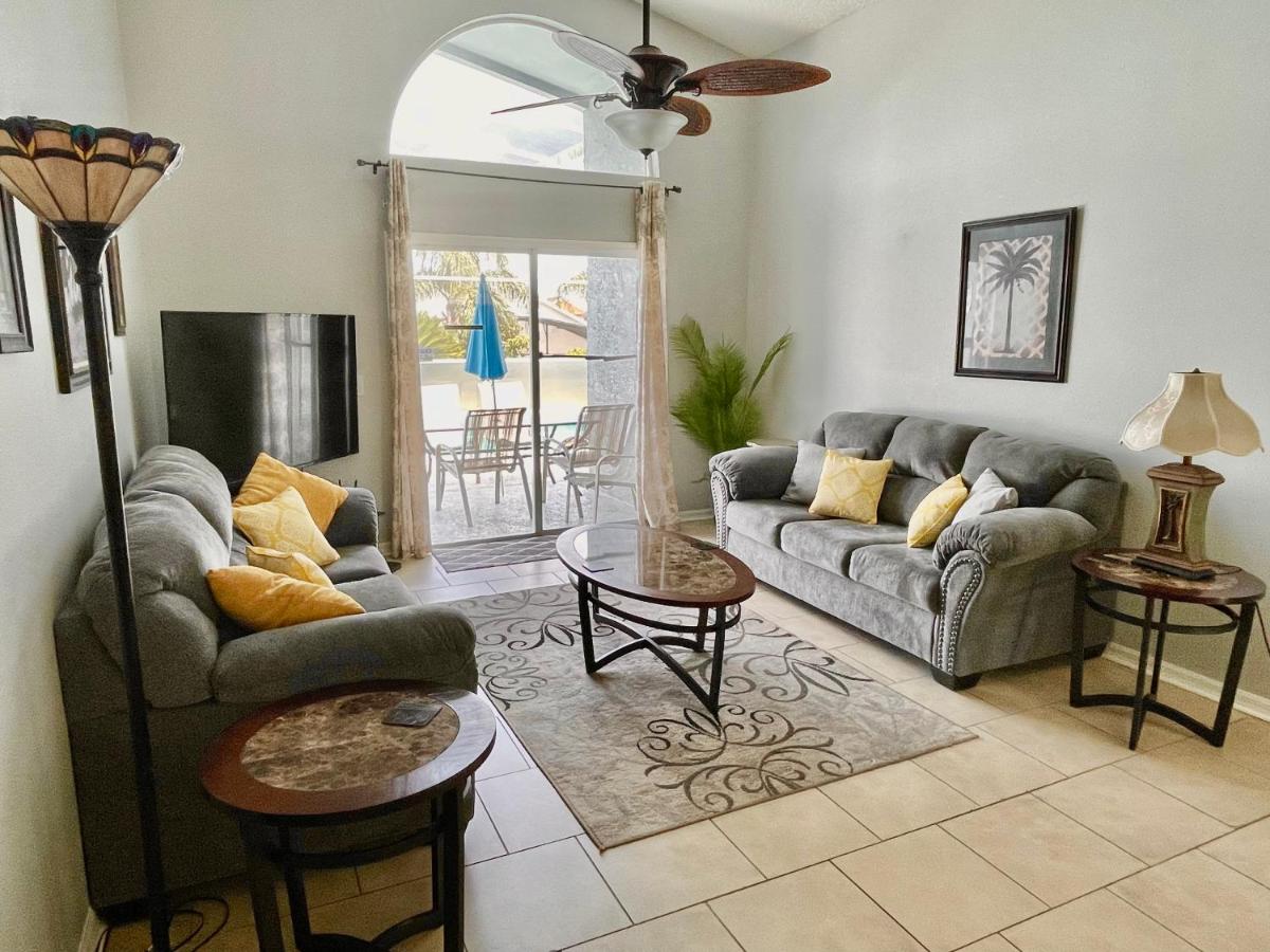 | Fabulous 4 Bedrooms Villa 3 Bath with Private Pool 15 Min to Disney