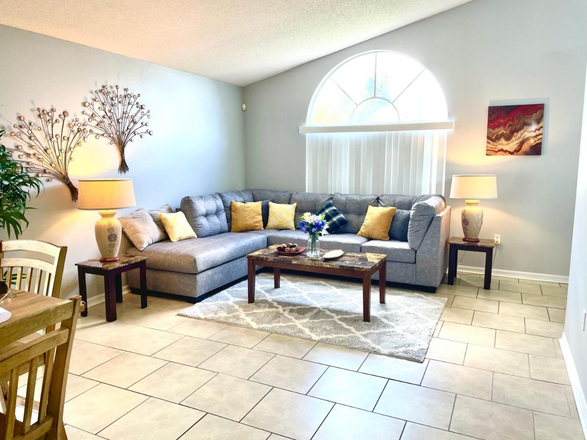 | Fabulous 4 Bedrooms Villa 3 Bath with Private Pool 15 Min to Disney