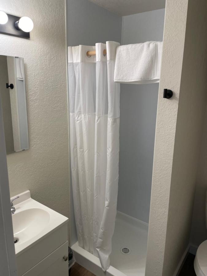 | Budget Inn
