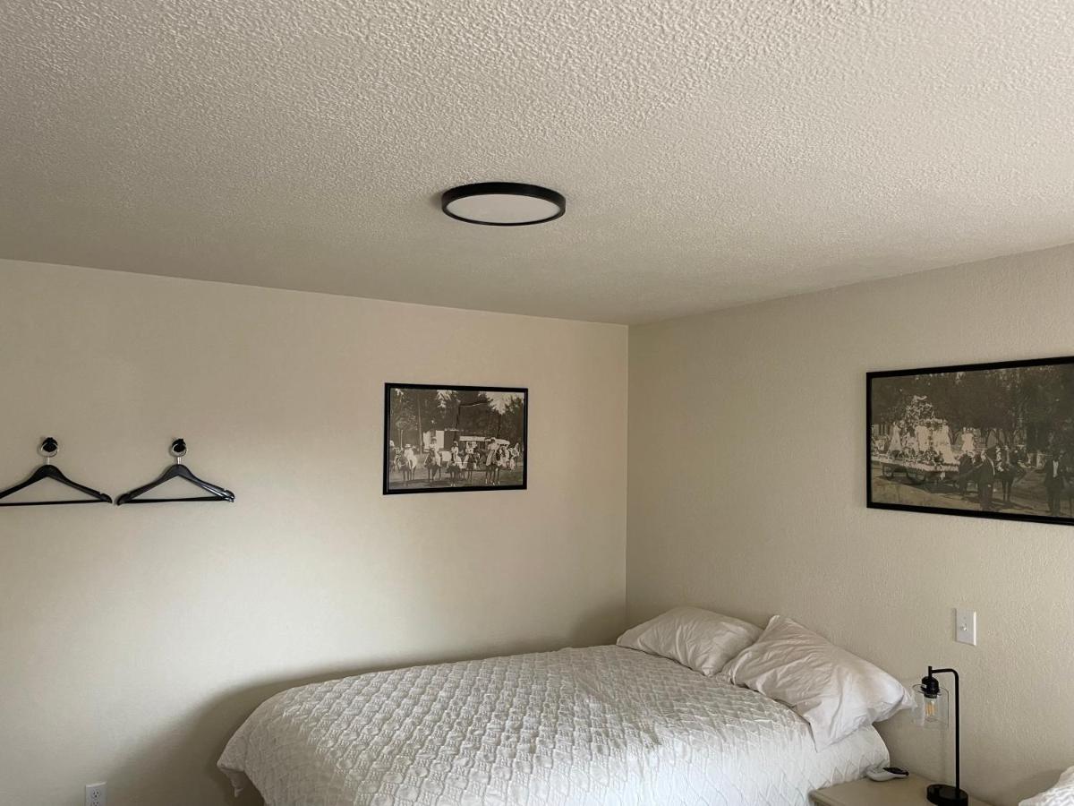 | Budget Inn
