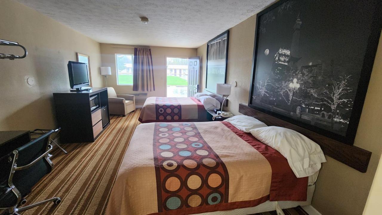 | Super 8 by Wyndham Centerville-Richmond