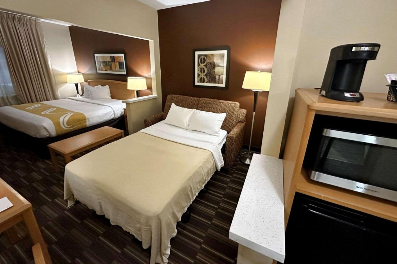 King Suite with Sofabed - Accessible/Non Smoking at Quality Suites Near West Acres