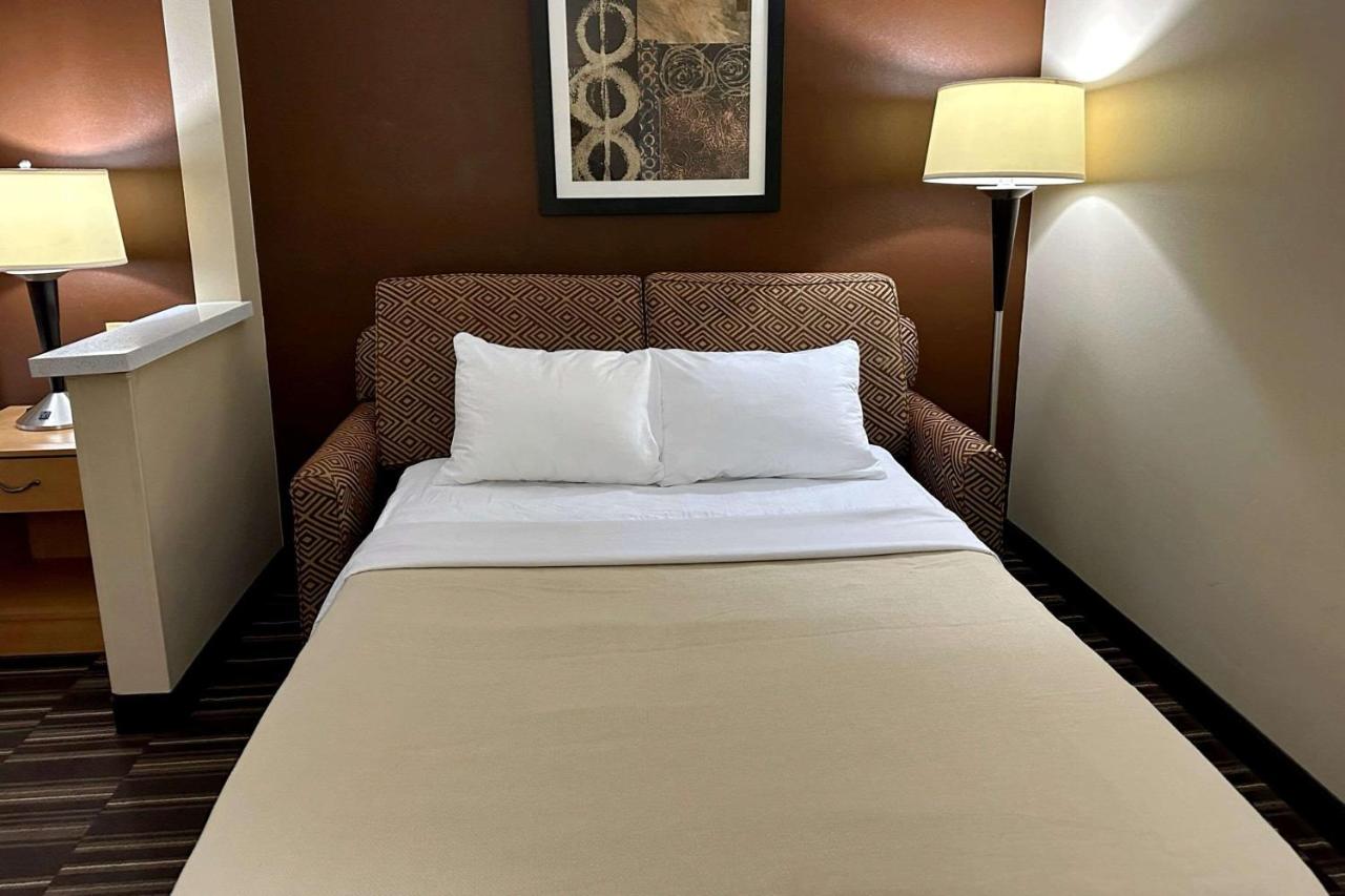 Queen Suite with Two Queen Beds and Sofabed - Non Smoking at Quality Suites Near West Acres