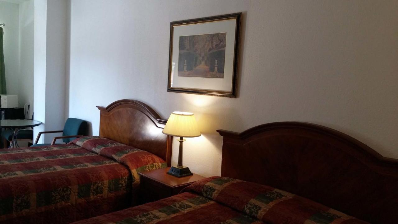  | Country Regency Inn & Suites