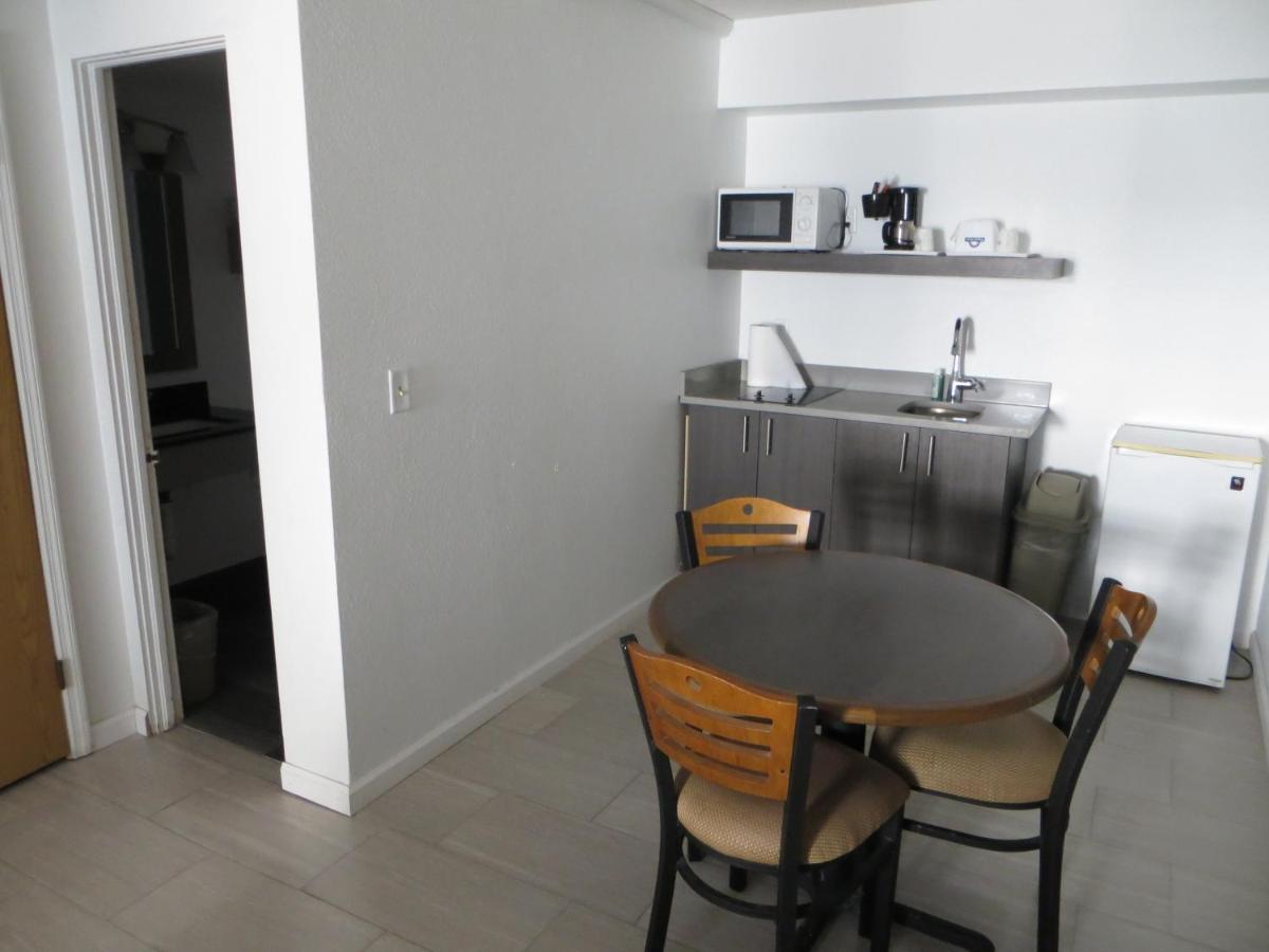 | Arya Blu Inn and Suites