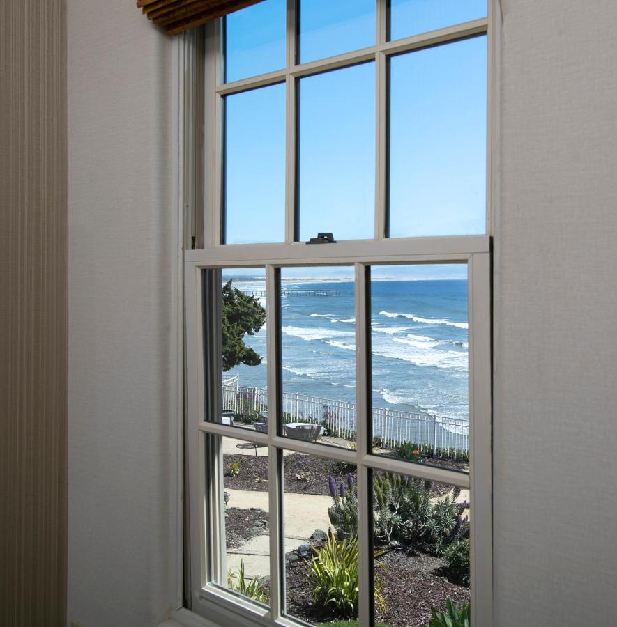 King Room with Oceanfront View at Cottage Inn By The Sea