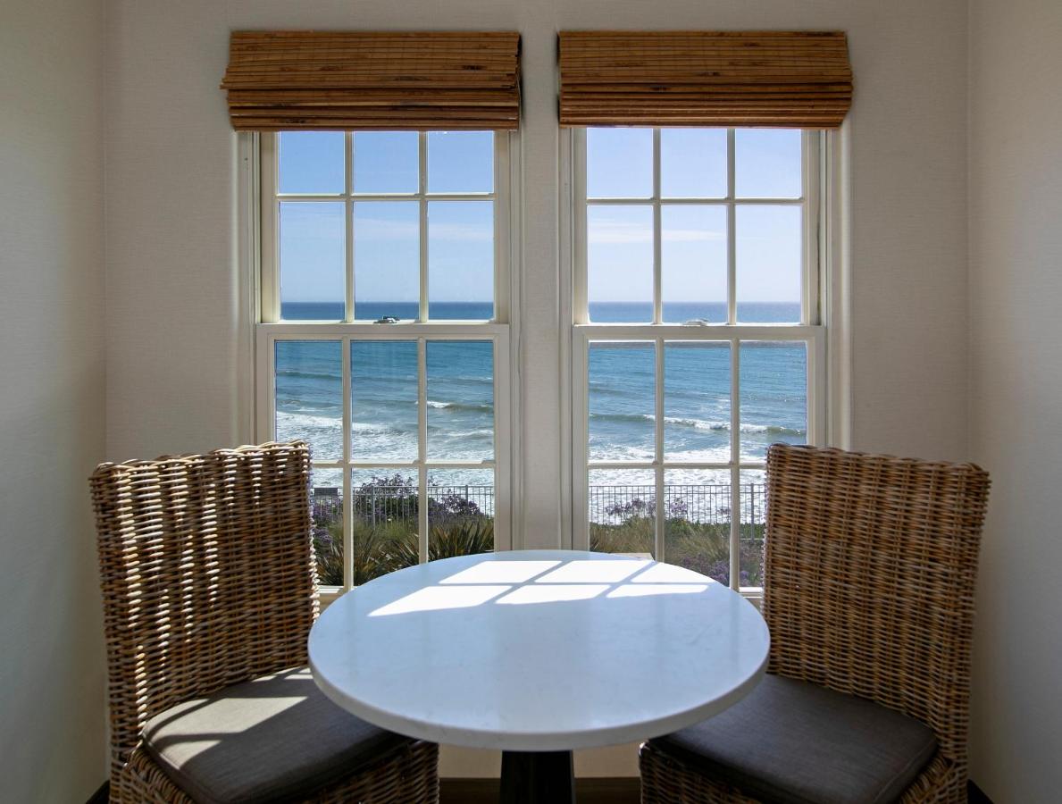 King Room with Oceanfront View at Cottage Inn By The Sea